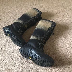 Like new UGG waterproof snow boots